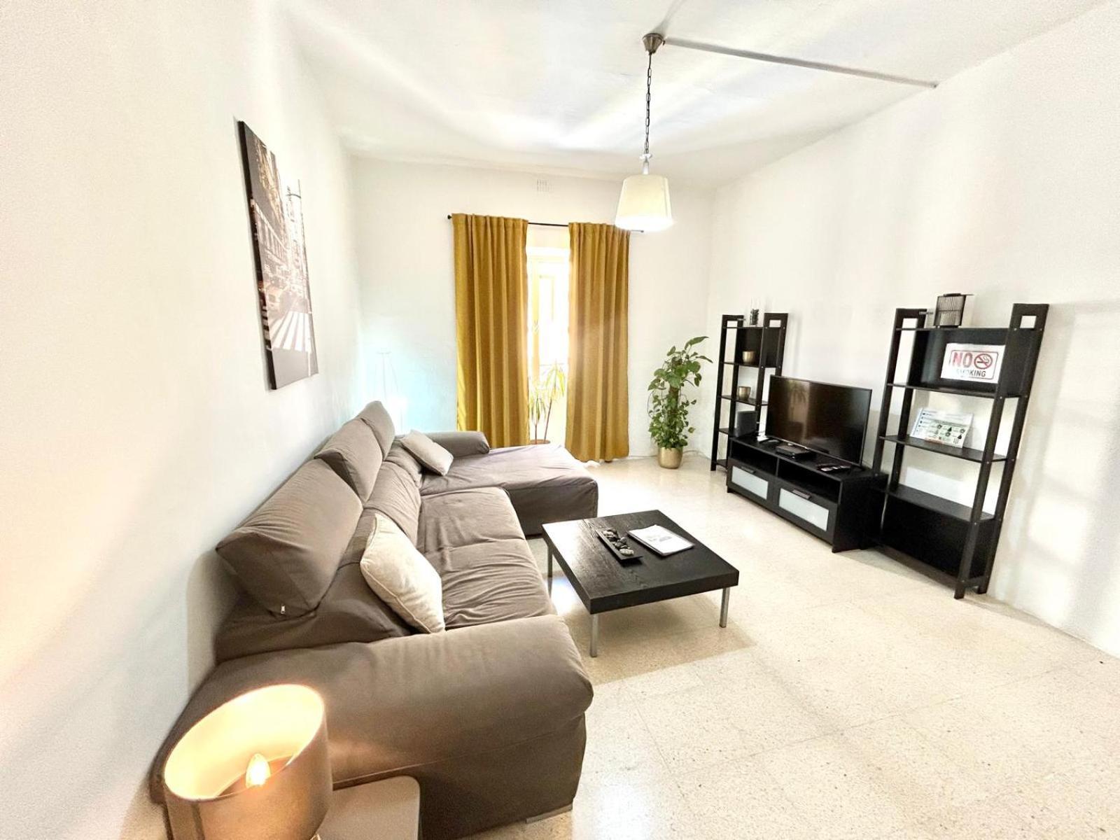 St Julians - Balluta Bay Large 3 Bedroom Apartment Sliema Luaran gambar
