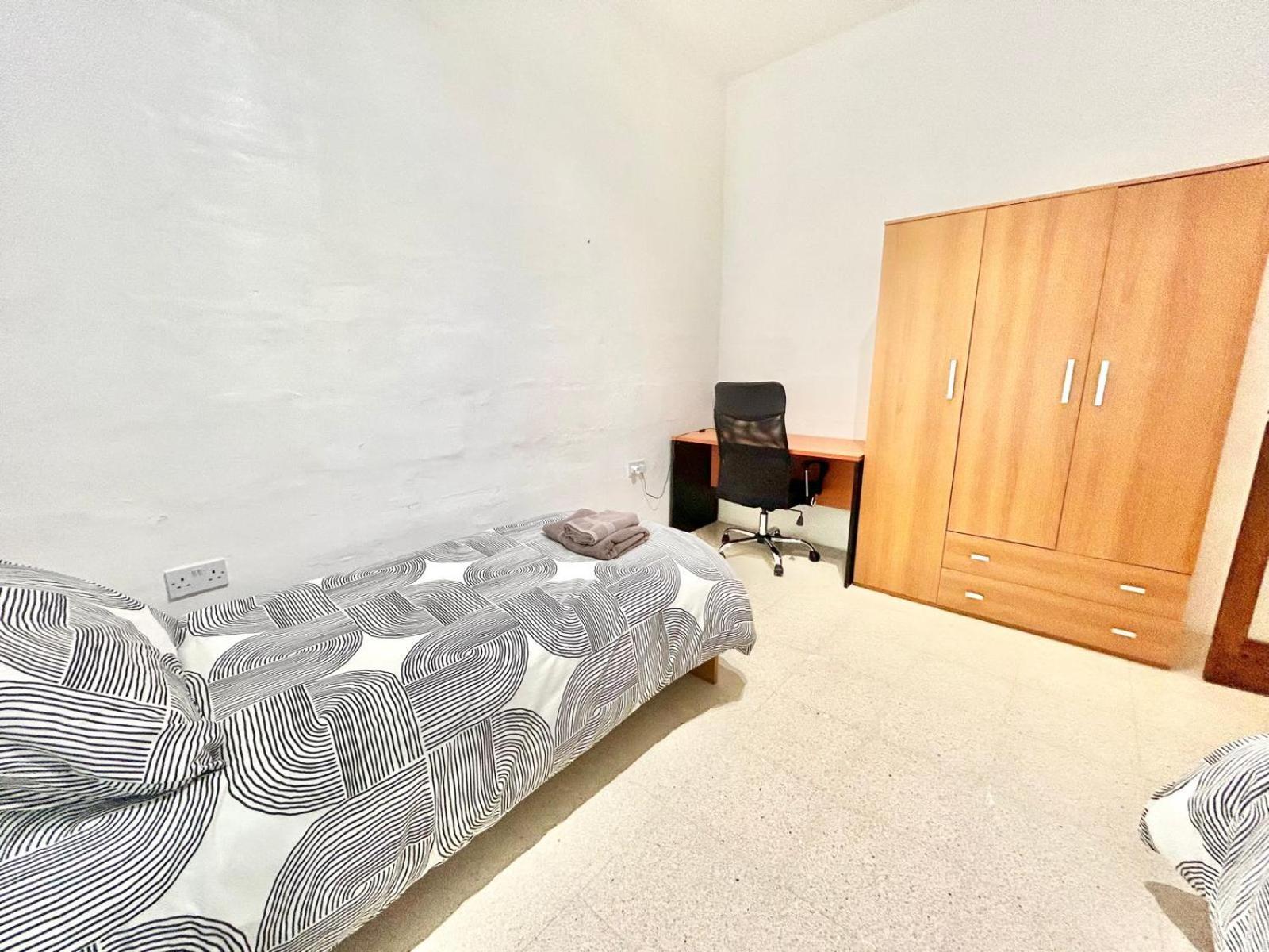St Julians - Balluta Bay Large 3 Bedroom Apartment Sliema Luaran gambar