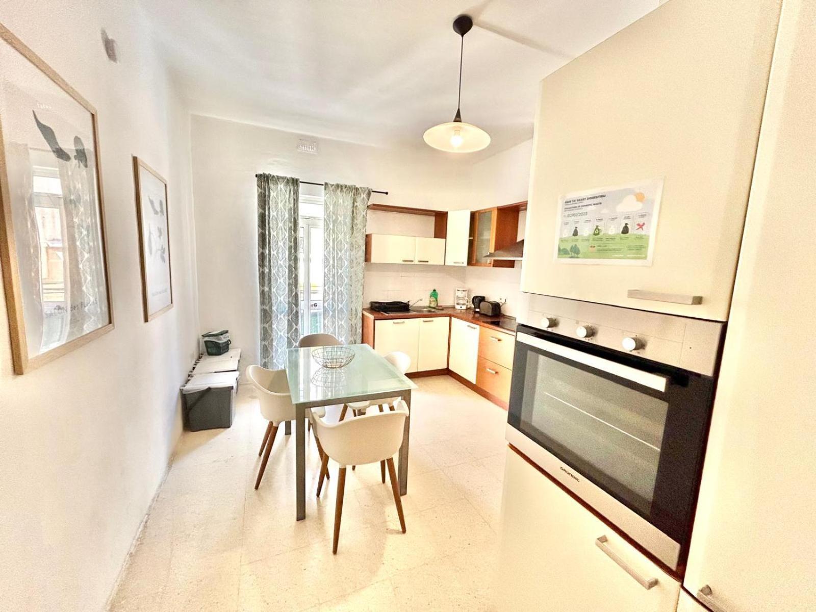 St Julians - Balluta Bay Large 3 Bedroom Apartment Sliema Luaran gambar