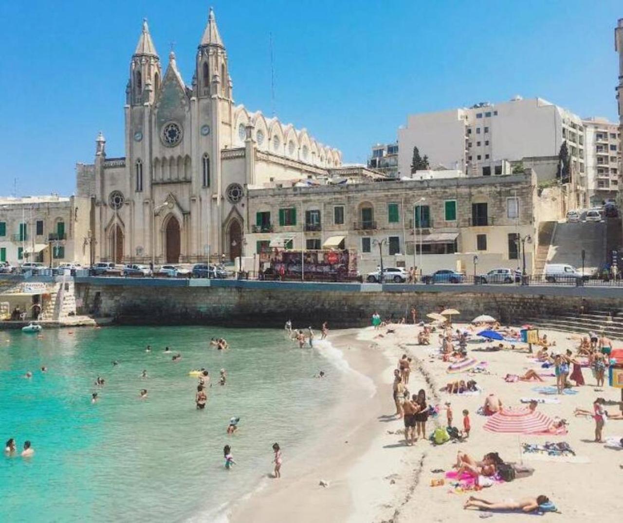 St Julians - Balluta Bay Large 3 Bedroom Apartment Sliema Luaran gambar